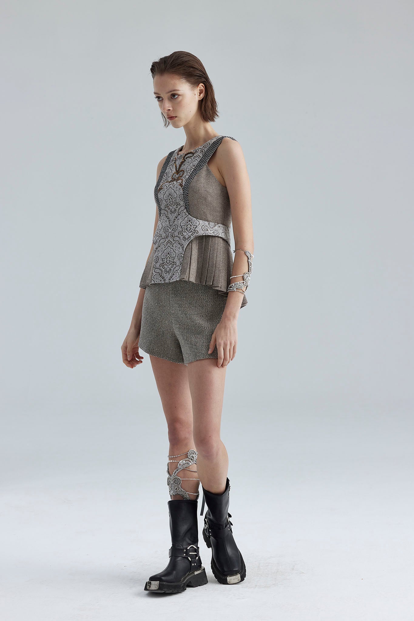 23.Brown pleated vest