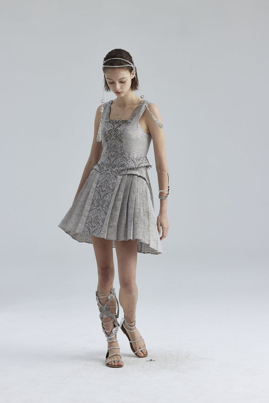 1.The gray architectural light and shadow dress