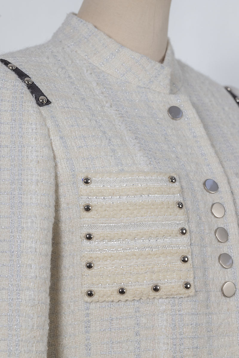 22.White tweed splicing suit.